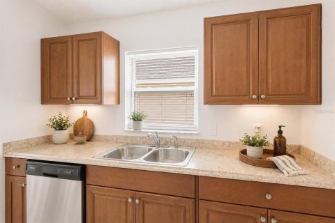 House in Tampa, Florida 4 bedrooms, 189.89 sq.m. № 2205113 - photo 10