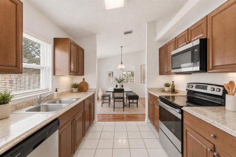 House in Tampa, Florida 4 bedrooms, 189.89 sq.m. № 2205113 - photo 8