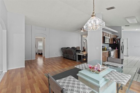 House in Tampa, Florida 4 bedrooms, 189.89 sq.m. № 2205113 - photo 29
