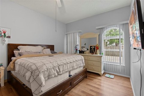 House in Tampa, Florida 4 bedrooms, 189.89 sq.m. № 2205113 - photo 18