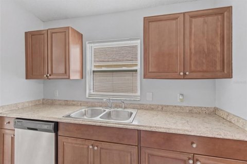 House in Tampa, Florida 4 bedrooms, 189.89 sq.m. № 2205113 - photo 11