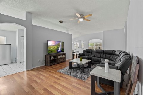 House in Tampa, Florida 4 bedrooms, 189.89 sq.m. № 2205113 - photo 15