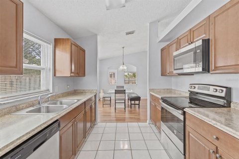 House in Tampa, Florida 4 bedrooms, 189.89 sq.m. № 2205113 - photo 9