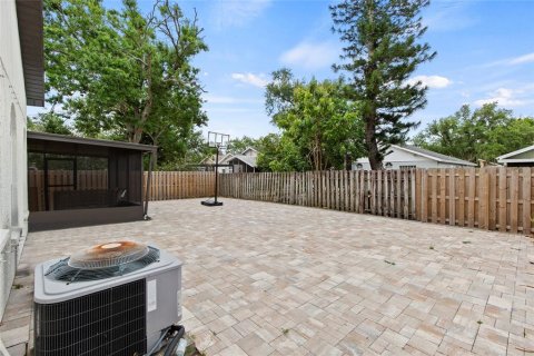 House in Tampa, Florida 4 bedrooms, 189.89 sq.m. № 2205113 - photo 24
