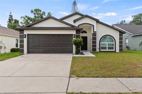 House in Tampa, Florida 4 bedrooms, 189.89 sq.m. № 2205113 - photo 5