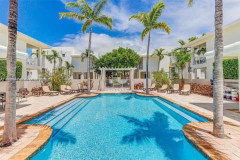 Touwnhouse à vendre à Miami, Floride: 2 chambres, 159.88 m2 № 1932508 - photo 26