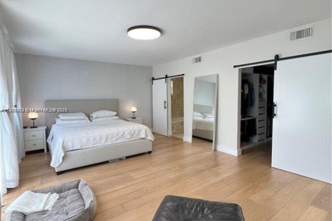 Touwnhouse à vendre à Miami, Floride: 2 chambres, 159.88 m2 № 1932508 - photo 12