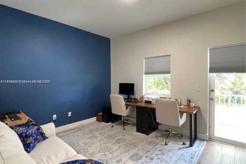 Touwnhouse à vendre à Miami, Floride: 2 chambres, 159.88 m2 № 1932508 - photo 16