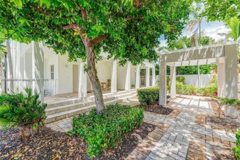 Touwnhouse à vendre à Miami, Floride: 2 chambres, 159.88 m2 № 1932508 - photo 24