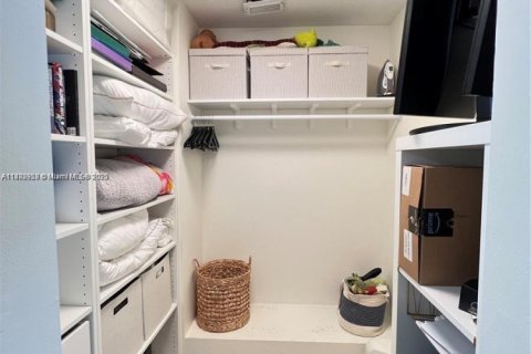 Touwnhouse à vendre à Miami, Floride: 2 chambres, 159.88 m2 № 1932508 - photo 14