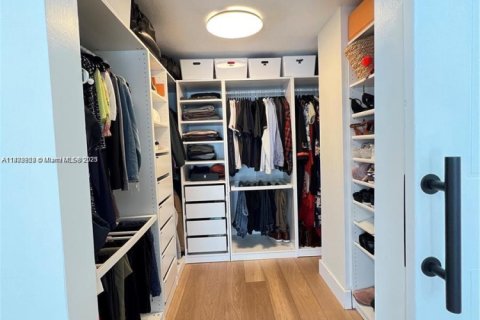 Touwnhouse à vendre à Miami, Floride: 2 chambres, 159.88 m2 № 1932508 - photo 11