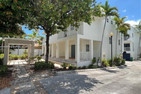 Touwnhouse à vendre à Miami, Floride: 2 chambres, 159.88 m2 № 1932508 - photo 4