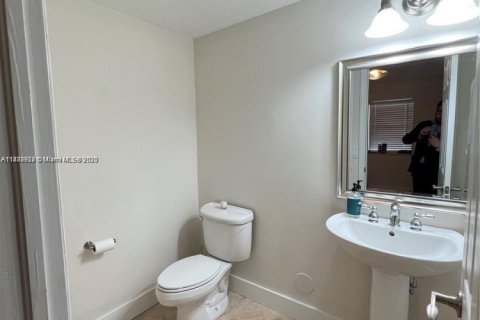 Touwnhouse à vendre à Miami, Floride: 2 chambres, 159.88 m2 № 1932508 - photo 5