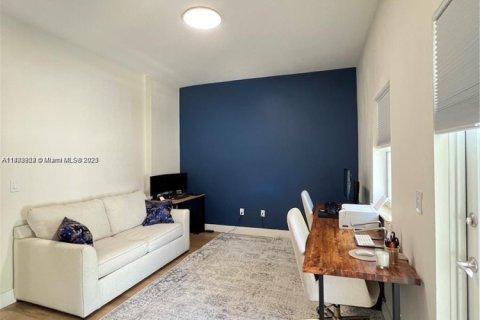 Touwnhouse à vendre à Miami, Floride: 2 chambres, 159.88 m2 № 1932508 - photo 17