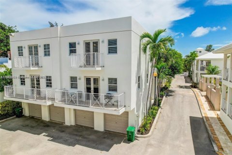 Touwnhouse à vendre à Miami, Floride: 2 chambres, 159.88 m2 № 1932508 - photo 22