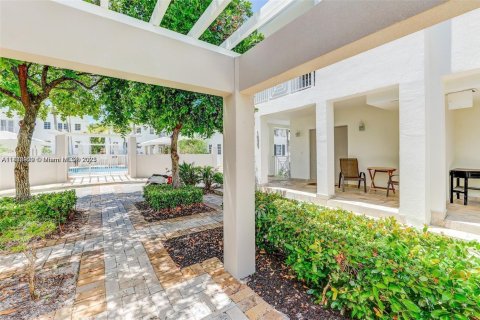 Touwnhouse à vendre à Miami, Floride: 2 chambres, 159.88 m2 № 1932508 - photo 23
