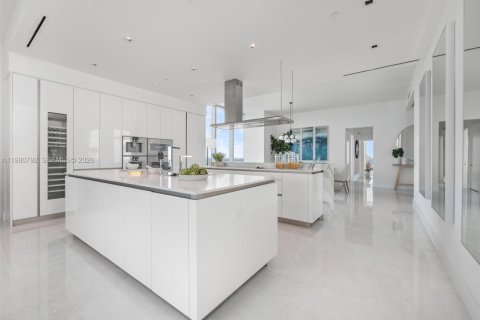 Condo in Sunny Isles Beach, Florida, 4 bedrooms № 2248032 - photo 10