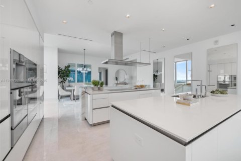 Condo in Sunny Isles Beach, Florida, 4 bedrooms № 2248032 - photo 13