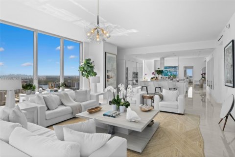 Condo in Sunny Isles Beach, Florida, 4 bedrooms № 2248032 - photo 7