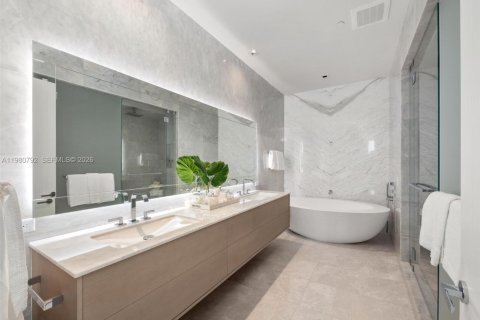 Condo in Sunny Isles Beach, Florida, 4 bedrooms № 2248032 - photo 15