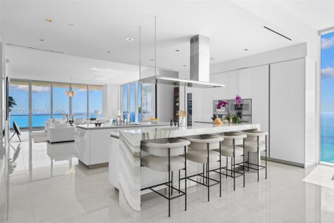 Condo in Sunny Isles Beach, Florida, 4 bedrooms № 2248032 - photo 9