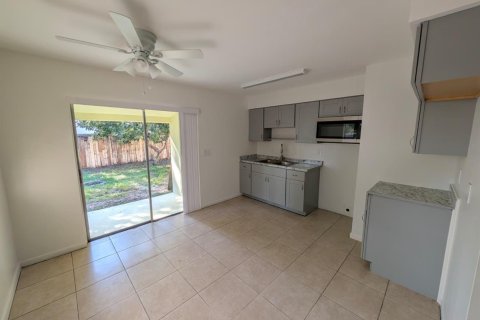 Adosado en alquiler en Lake Worth, Florida, 2 dormitorios, 79.71 m2 № 2088238 - foto 9