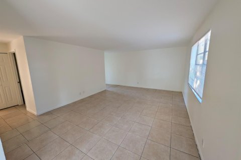 Adosado en alquiler en Lake Worth, Florida, 2 dormitorios, 79.71 m2 № 2088238 - foto 4