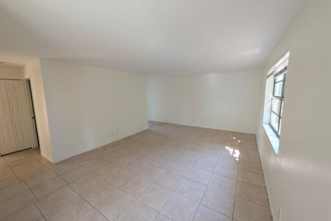 Adosado en alquiler en Lake Worth, Florida, 2 dormitorios, 79.71 m2 № 2088238 - foto 3