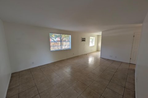 Adosado en alquiler en Lake Worth, Florida, 2 dormitorios, 79.71 m2 № 2088238 - foto 11