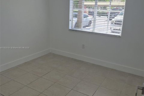 Copropriété à louer à Homestead, Floride: 3 chambres, 102.1 m2 № 1807032 - photo 17