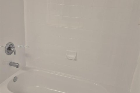 Copropriété à louer à Homestead, Floride: 3 chambres, 102.1 m2 № 1807032 - photo 18