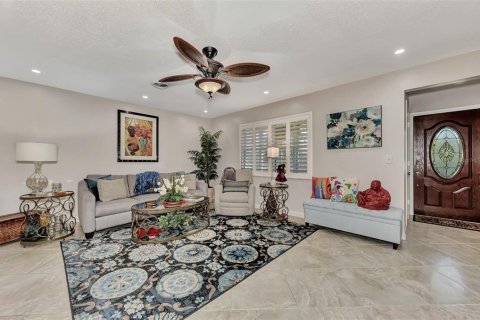 House in Englewood, Florida 2 bedrooms, 134.89 sq.m. № 1575287 - photo 12
