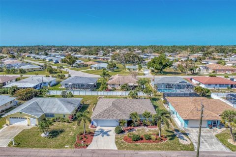 House in Englewood, Florida 2 bedrooms, 134.89 sq.m. № 1575287 - photo 2