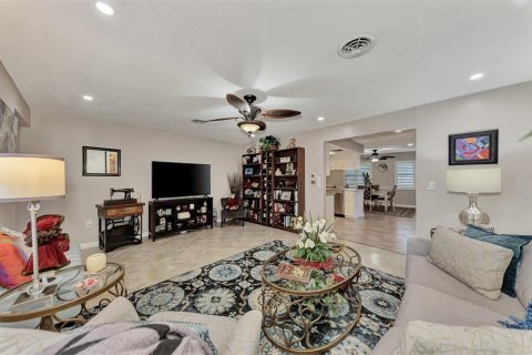 House in Englewood, Florida 2 bedrooms, 134.89 sq.m. № 1575287 - photo 15