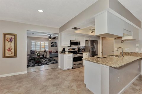 House in Englewood, Florida 2 bedrooms, 134.89 sq.m. № 1575287 - photo 20