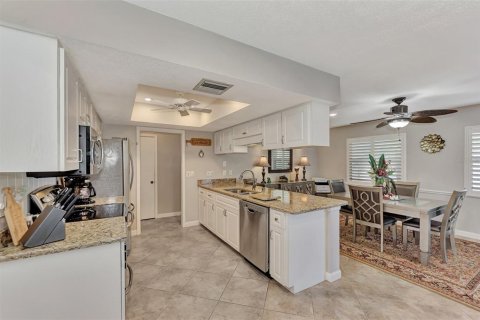 House in Englewood, Florida 2 bedrooms, 134.89 sq.m. № 1575287 - photo 23