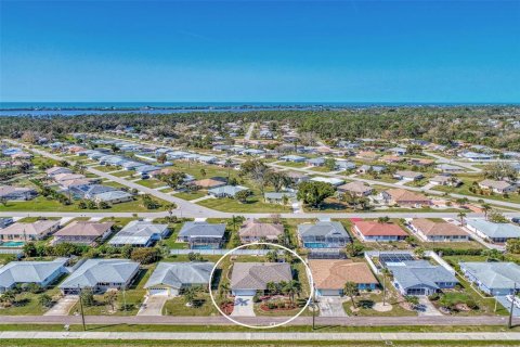 House in Englewood, Florida 2 bedrooms, 134.89 sq.m. № 1575287 - photo 4