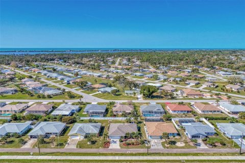 House in Englewood, Florida 2 bedrooms, 134.89 sq.m. № 1575287 - photo 3