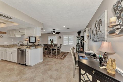 House in Englewood, Florida 2 bedrooms, 134.89 sq.m. № 1575287 - photo 16