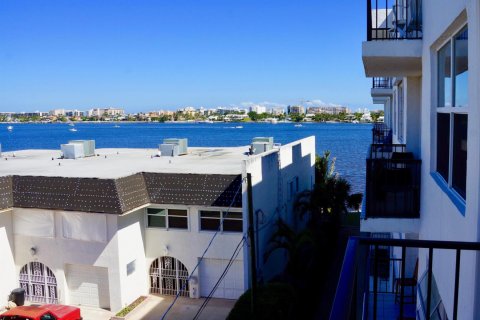 Condo in Lantana, Florida, 1 bedroom  № 2081724 - photo 4