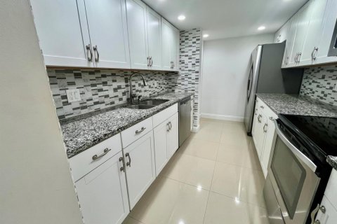 Condo in Lantana, Florida, 1 bedroom  № 2081724 - photo 10