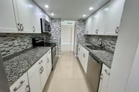 Condo in Lantana, Florida, 1 bedroom  № 2081724 - photo 14