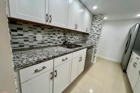 Condo in Lantana, Florida, 1 bedroom  № 2081724 - photo 11