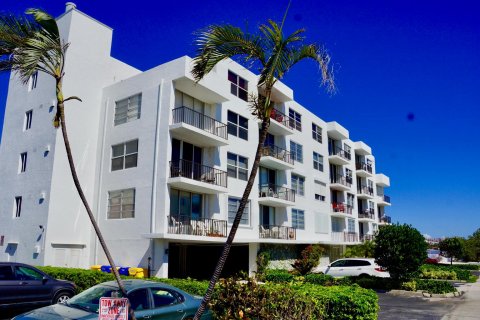 Condo in Lantana, Florida, 1 bedroom № 2081724