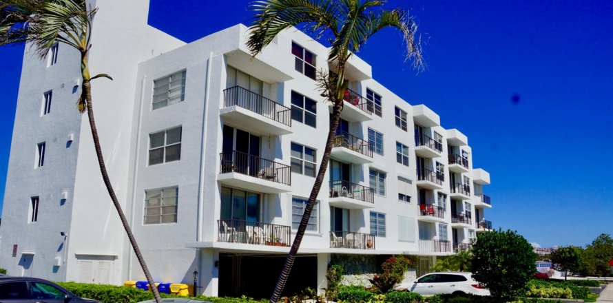 Condo in Lantana, Florida, 1 bedroom  № 2081724