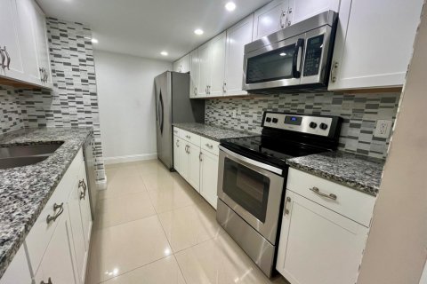 Condo in Lantana, Florida, 1 bedroom  № 2081724 - photo 13
