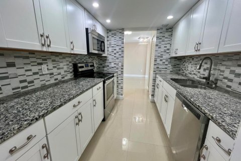 Condo in Lantana, Florida, 1 bedroom  № 2081724 - photo 15