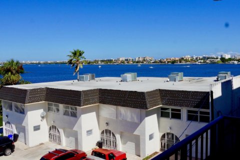 Condo in Lantana, Florida, 1 bedroom  № 2081724 - photo 3