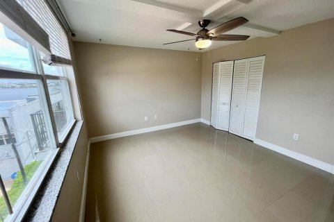 Condo in Lantana, Florida, 1 bedroom  № 2081724 - photo 16