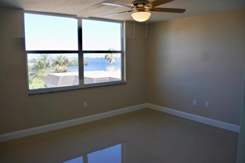 Condo in Lantana, Florida, 1 bedroom  № 2081724 - photo 17